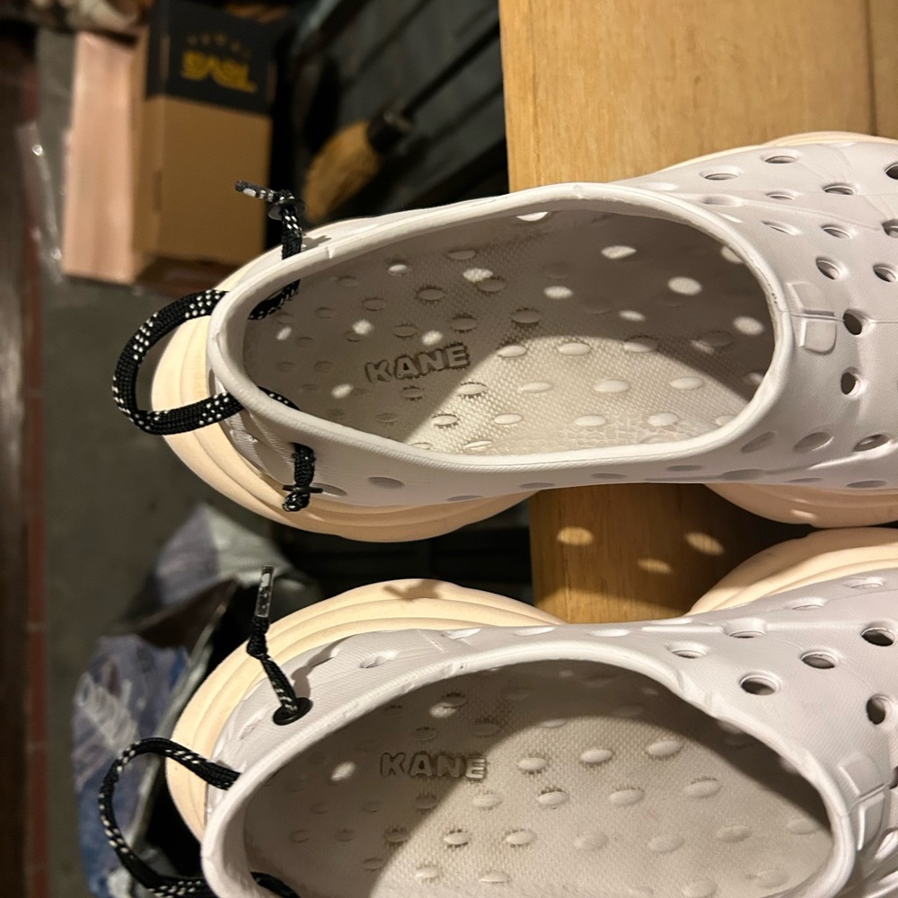 Kane Revive active recovery shoes 
White/Cream
Size 12 mens - Picture 7 of 7